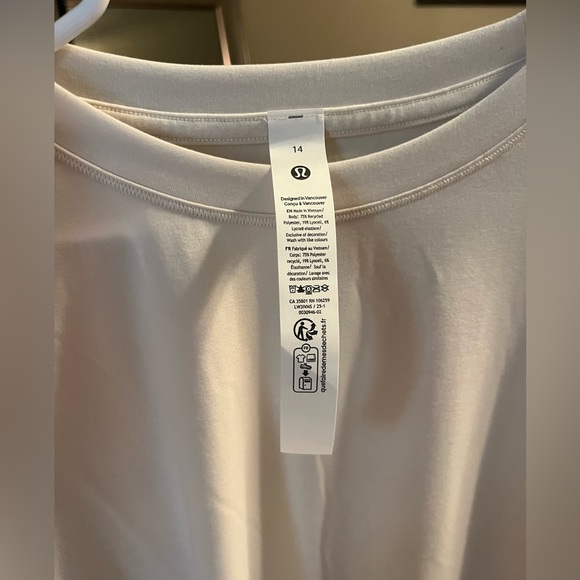 Lululemon Tee - Picture 5 of 5